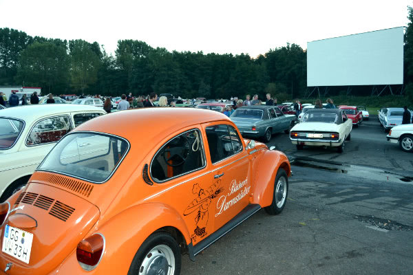 Ernie schaut im Autokino den Grusel-Klassiker Christine